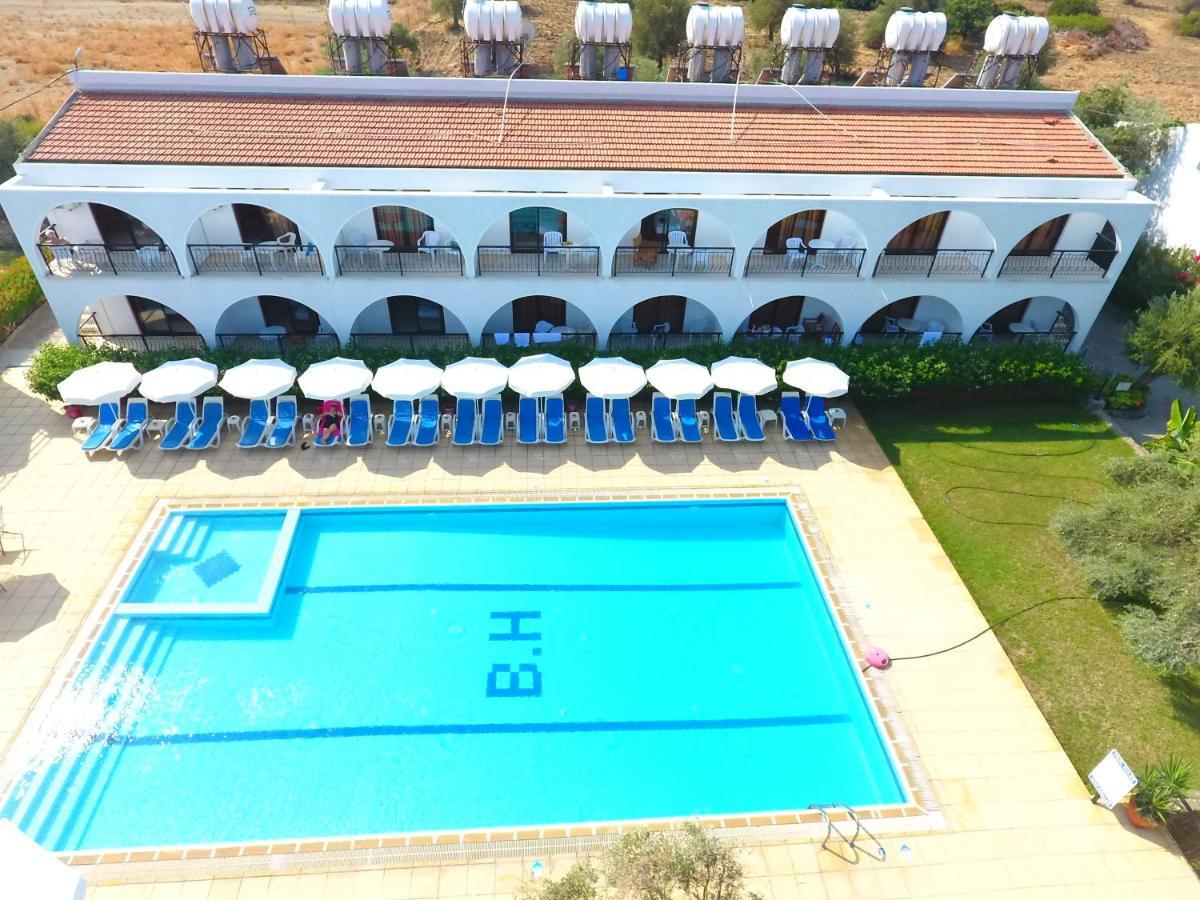 Bare Hill Holiday Apartments Krini エクステリア 写真