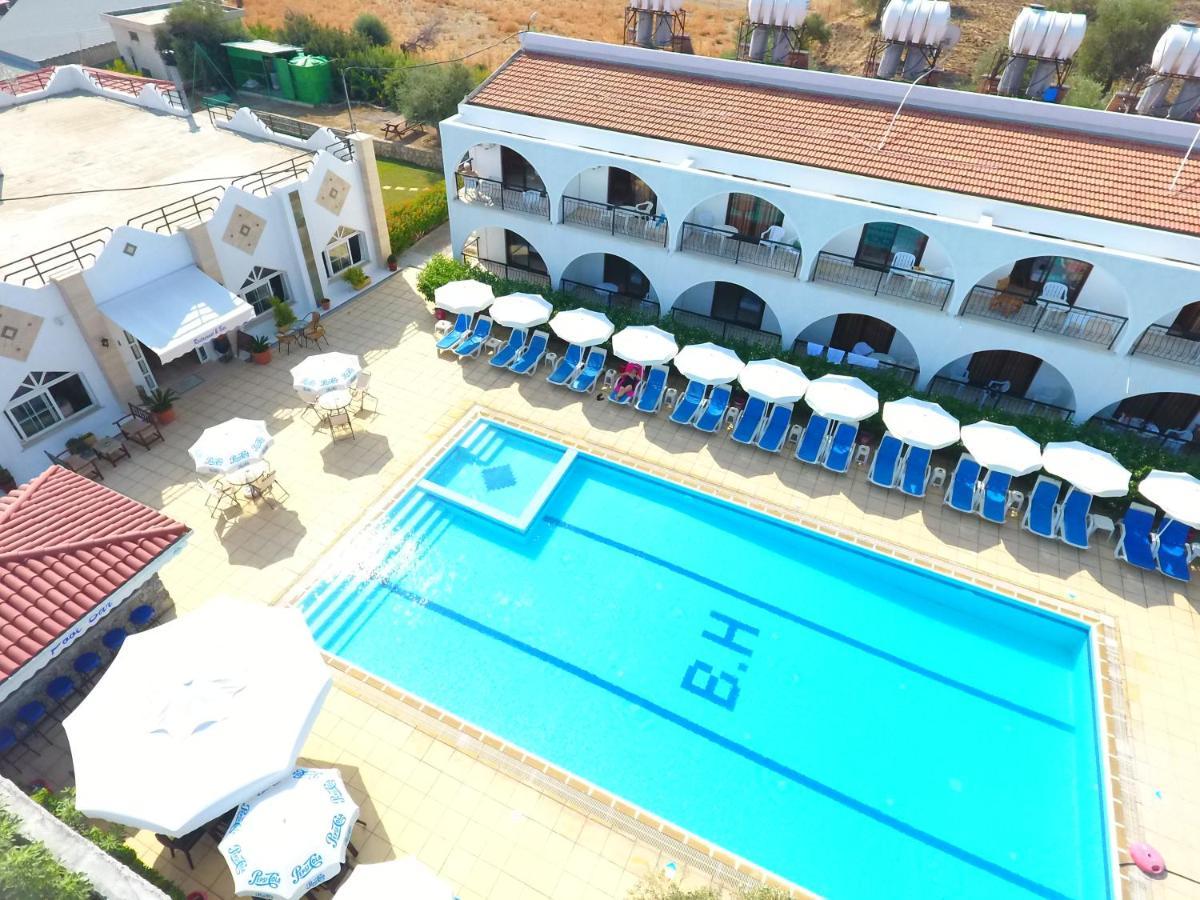 Bare Hill Holiday Apartments Krini エクステリア 写真