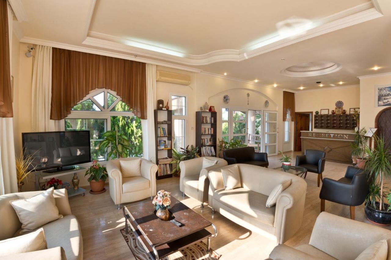 Bare Hill Holiday Apartments Krini エクステリア 写真