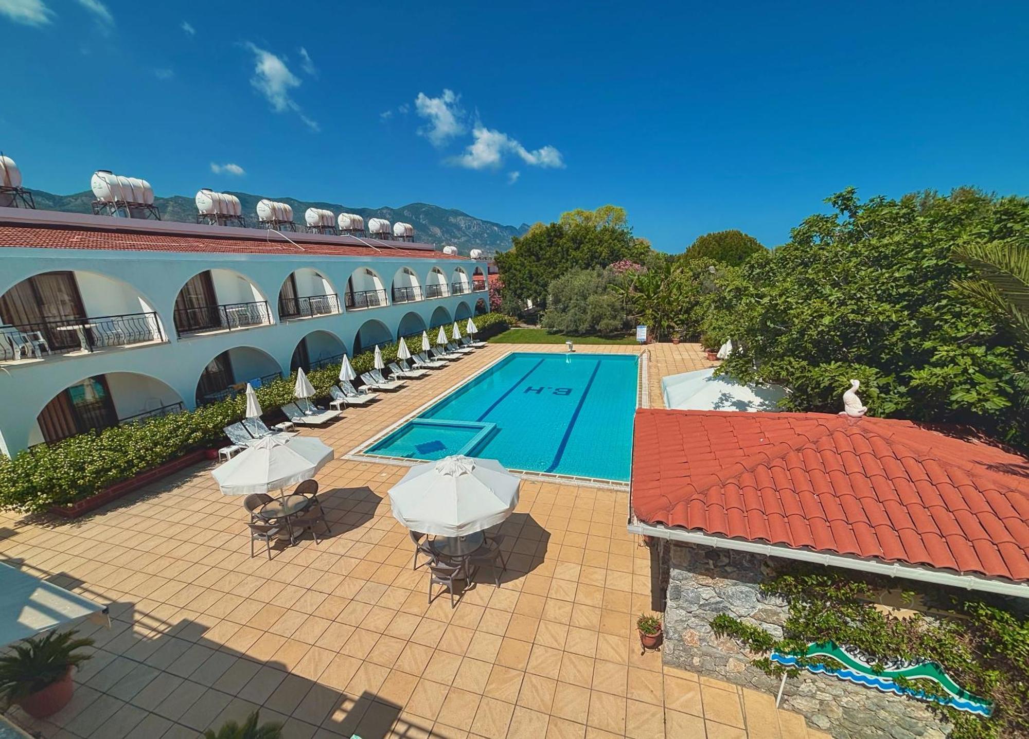 Bare Hill Holiday Apartments Krini エクステリア 写真